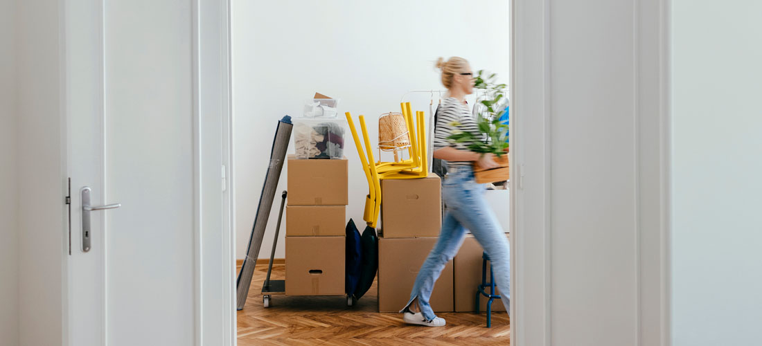 buyer-or-seller-market-which-is-best-person-packing-moving-house